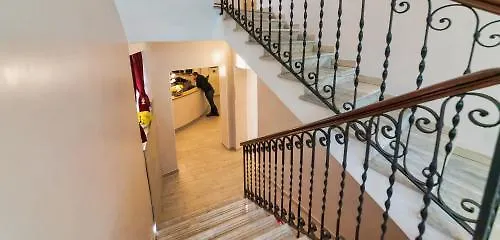 Manzoni מלון 2*